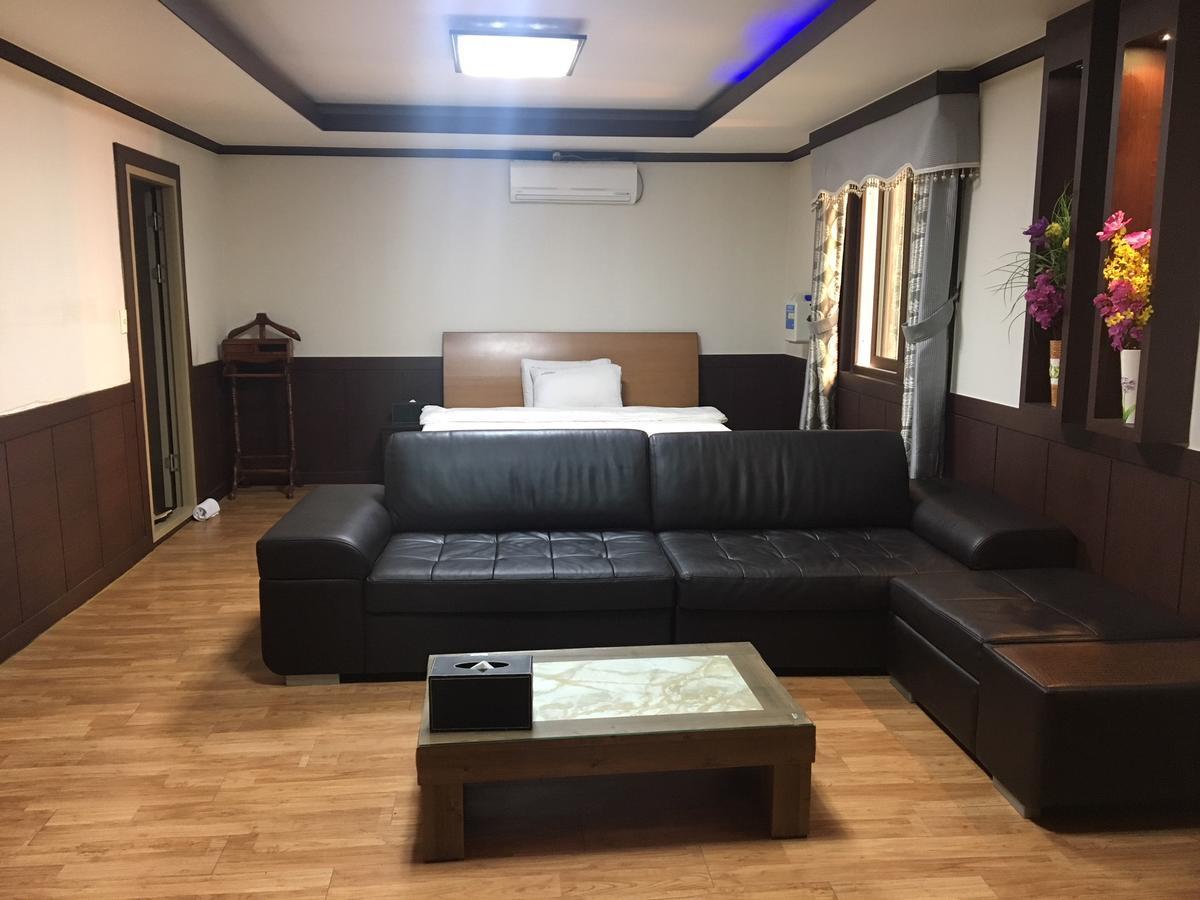 Nobless Hotel Gwangju Metropolitan City Exterior photo