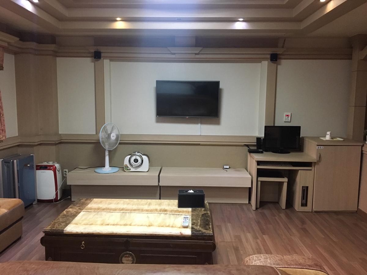 Nobless Hotel Gwangju Metropolitan City Exterior photo